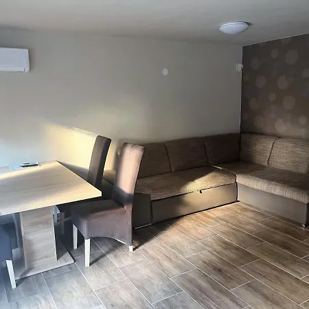 Zoeldhaz Panzio 4* גיינסדיאס