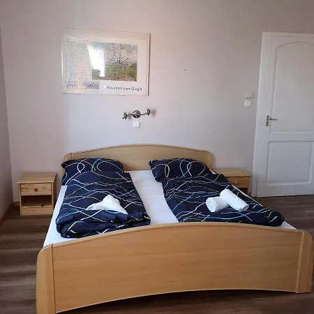 Zoeldhaz Panzio Bed and Breakfast Gyenesdiás