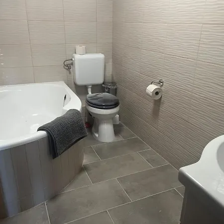 Zoeldhaz Panzio 4* גיינסדיאס
