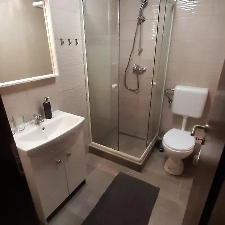 Bed and Breakfast Zoeldhaz Panzio Gyenesdiás