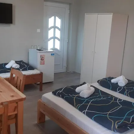 Zoeldhaz Panzio Gyenesdiás