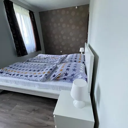 Zoeldhaz Panzio Gyenesdiás