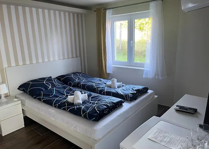 Zöldház Panzió Alojamento de Acomodação e Pequeno-almoço