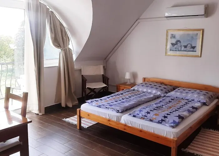 Alojamento de Acomodação e Pequeno-almoço Zöldház Panzió Gyenesdiás