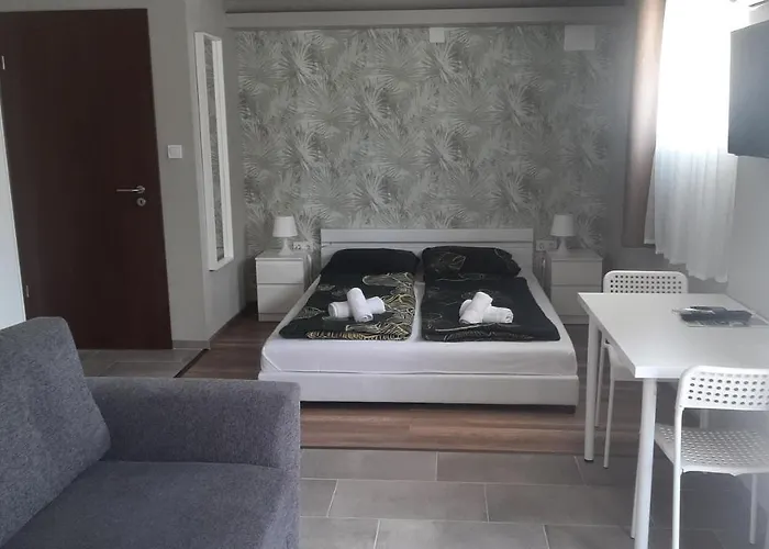 Alojamento de Acomodação e Pequeno-almoço Zöldház Panzió Gyenesdiás