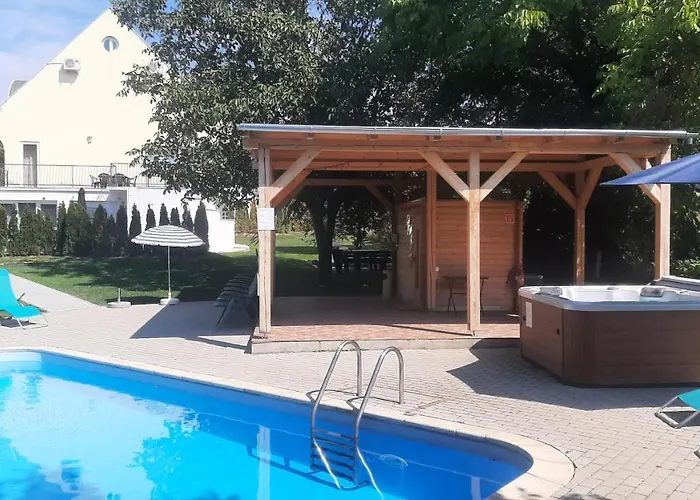 Zöldház Panzió Alojamento de Acomodação e Pequeno-almoço